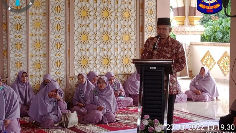 Staf Ahli Bupati Kampar Hadiri Ta’aruf 135 Santriwati Ponpes Al Faruqi Desa Kualu Tambang