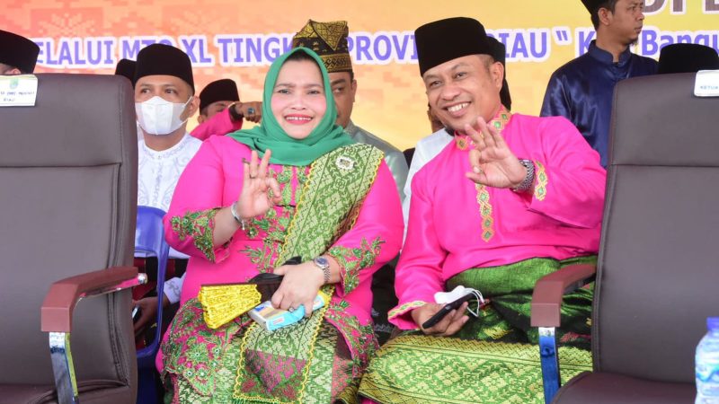 Bupati Bengkalis Kasmarni dan Wakil Bupati Bagus Santoso Hadiri Pawai Taaruf MTQ Tingkat Provinsi Riau ke-40