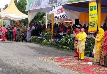 Dilepas Gubernur, Ribuan Warga Saksikan Pawai Ta’aruf MTQ Riau di Rohil