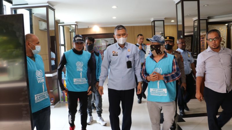 Pengungsi Afghanistan Datangi Kemenkumham Riau, Minta Segera Dipindahkan ke Negara Ketiga