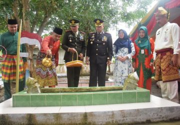 Wabup H Bagus Santoso Bersama Forkopimda  Melakukan Ziarah Makam H Abdullah Nur, Pejuang 1945 yang Berjuang Melawan Belanda dan Jepang