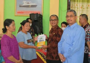 Bupati Nias Yaatulo Gulo, Salurkan Bantuan Benih Padi dan Jagung Kepada Para Petani Kabupaten Nias Tahun Anggaran 2022