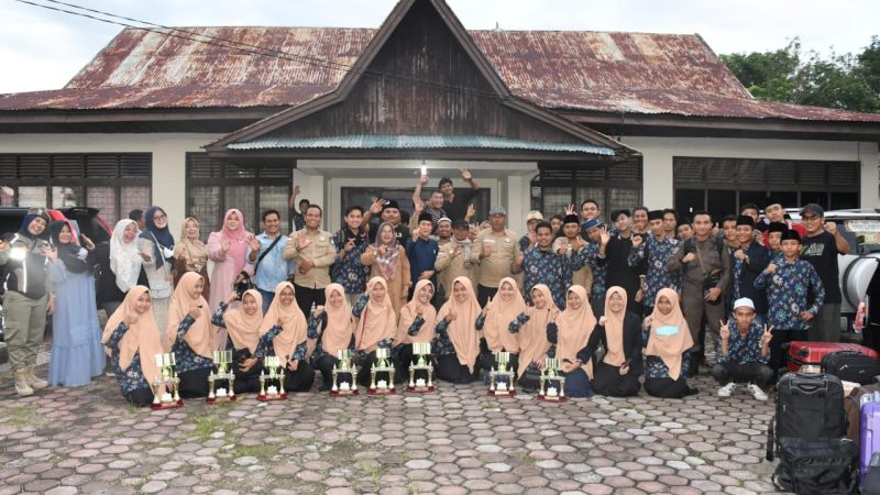 Kafilah Kabupaten Bengkalis Disambut Tabuhan Kompang dan Diarak Keliling Kota Bengkalis