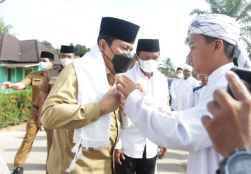 Hadiri Haul Syekh Masum Ke 61, Bupati Sukiman Ajak Masyarakat Dekatkan Diri Pada Allah SWT