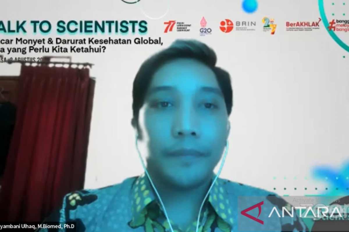 Peneliti Pusat Riset Kedokteran dan Praklinis Badan Riset dan Inovasi Nasional (BRIN) Zulvikar Syambani Ulhaq memberikan paparan dalam Webinar Talk to Scientists bertemakan Cacar Monyet, Darurat Kesehatan Global, dan Apa yang Perlu Kita Ketahui? yang diikuti secara virtual di Jakarta, Senin (2/8/2022). ANTARA/Martha Herlinawati Simanjuntak