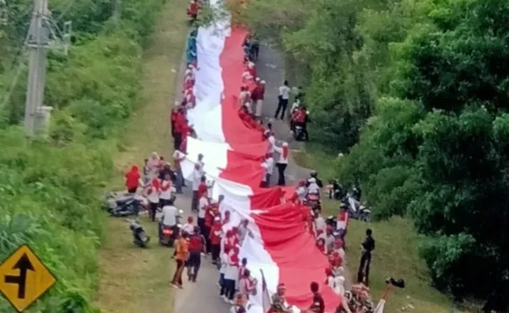 Bungo Pecahkan Rekor MURI, Kirab Bendera Merah Putih Sepanjang 2.500 meter