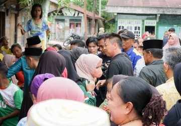 Bupati Rohil Serahkan Bantuan Kepada Korban Kebakaran