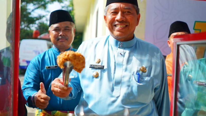 Bupati Siak Launching 100 Gerobak Z-Chicken pada kegiatan Bujang Kampung di Merempan Hilir