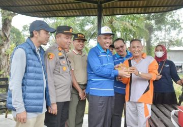Pj Bupati Kampar Lepas Gerak Jalan Santai Memeriahkan HUT RI ke-77 Kecamatan Rumbio Jaya