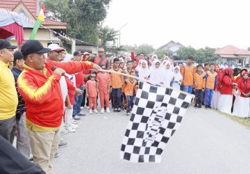 Meriahkan HUT RI ke-77, Sekda Kampar Lepas Gerak Jalan Santai di Kecamatan Kampar