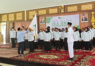 Bupati dan Wakil Bupati Bengkalis Menghadiri Pengukuhan Pengurus IKA UNRI, di Balai Kerapatan Wisma Sri Mahkota Bengkalis