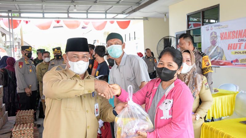 Bersama Kapolres, Sekda Kampar Tinjau Vaksinasi Dosis Tiga di Polsek Tapung