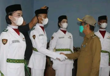 Bupati Nias Yaatulo Gulo, Kukuhkan Pasukan Paskibraka Kabupaten Nias Tahun 2022