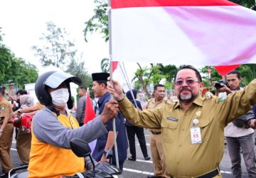 Sambut Kemerdekaan RI, Bupati Bengkalis Kasmarni Bagikan 10 juta Bendera Merah Putih Kepada Masyarakat