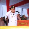 Di Depan Istana Siak, Husni Merza Pimpin Upacara Penurunan Bendera Merah Putih HUT RI ke-77 Tahun 2022
