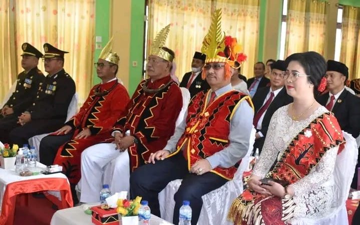 Bupati Nias Ya’atulo Gulo, SE, SH., M. Si Bertindak Sebagai Inspektur Upacara Pelaksanaan Upacara Peringatan Hari Kemerdekaan Republik Indonesia ke-77 Tahun