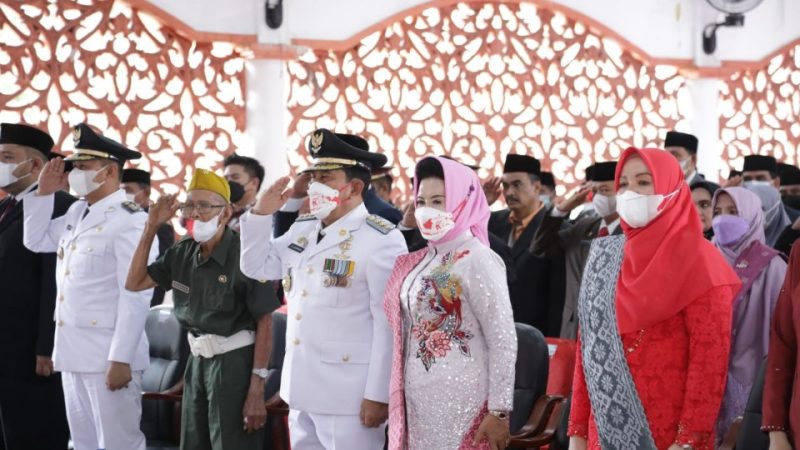 Peringatan HUT ke-77 RI, Bupati H. Sukiman Menyampaikan Kepada Generasi Muda “isi Kemerdekaan Dengan Pembangunan”