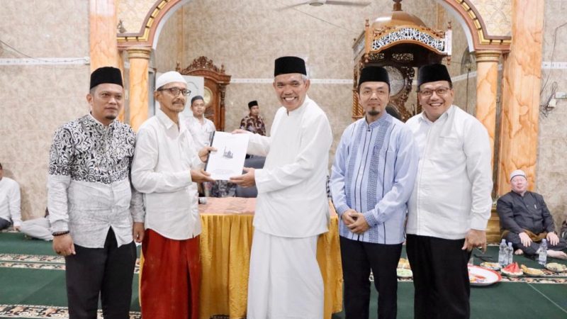 Dihadiri Langsung Dalang Nasional dari Solo, Pj. Bupati Kampar Buka Pagelaran Wayang Kulit HUT Desa Suka Mulya ke 36