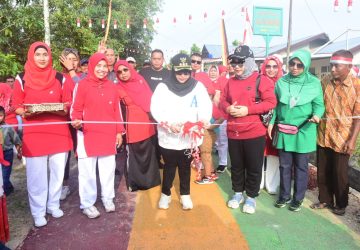 Bersama Ribuan Masyarakat, Bupati Bengkalis Kasmarni Ikuti Sehari Boga