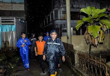 Hujan Deras, Pj Bupati Tinjau Beberapa Aliran Drainase Saat Hujan di Bangkinang Kota