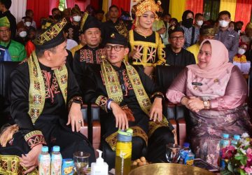 Bupati Kasmarni Hadiri Event Pacu Jalur Tradisional Kuansing