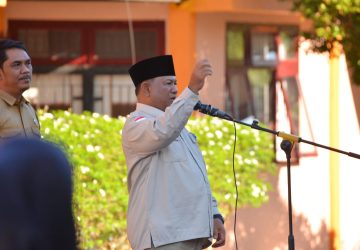 Sekda Kampar Pimpin Apel dan Bagikan Hadiah Turnamen Piala Kadis Sosial 2022