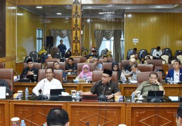 Banggar DPRD bersama TAPD Gelar Rapat RKUA RPPAS Tahun 2023