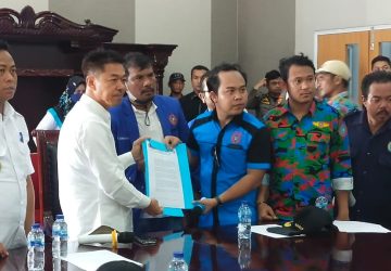 Bupati Rohil Terima Masa Aksi F.SPTI Kubu Fuad
