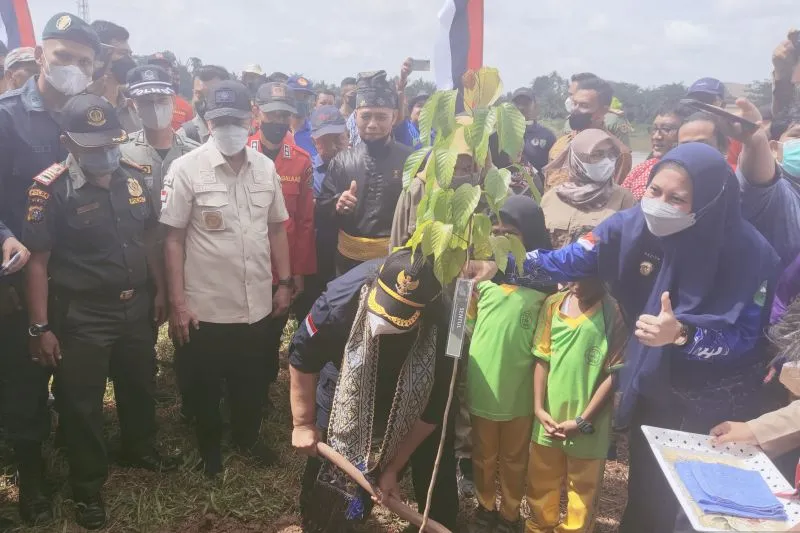 Menteri LHK RI Siti Nurbaya saat berada di Inhu. (ANTARA/Asri)