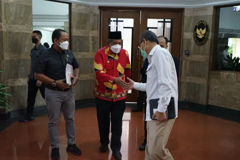 Bupati Siak, Alfedri bersama Direktur dan Komisaris PT BSP mendatangi Kementrian ESDM untuk mengundang secara langsung menteri untuk peresmian alih kelola Blok CPP. (ANTARA/HO-Pemkab Siak)