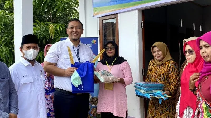 Puluhan Ibu-ibu Berlatih Menjahit Bersama Bandara SSK II Pekanbaru