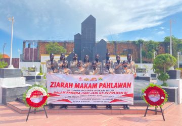 Rangkaian Kegiatan HUT ke-74, Polwan Polres Rohil Ziarah dan Tabur Bunga ke Makam Pahlawan