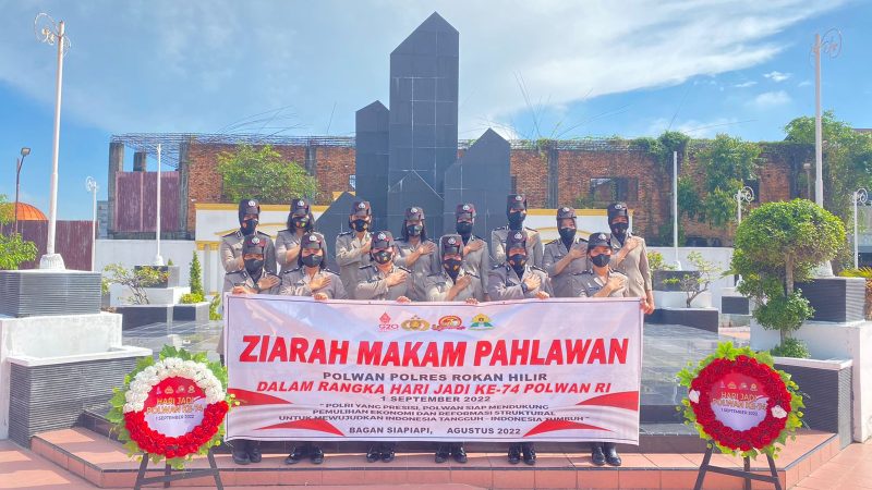 Rangkaian Kegiatan HUT ke-74, Polwan Polres Rohil Ziarah dan Tabur Bunga ke Makam Pahlawan
