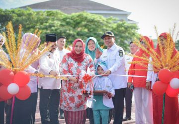 Kasmarni Melepaskan Pawai Kemerdekaan Gugus Terpadu TK/RA/KB/TPA/SPS Kecamatan Bengkalis