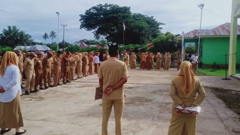 Lakukan Apel Rutin Tiap Awal Bulan, Camat Sumalata : Terimakasih Kepada Peserta Apel yang Hadir dan Beri Pelayanan Sesuai SOP