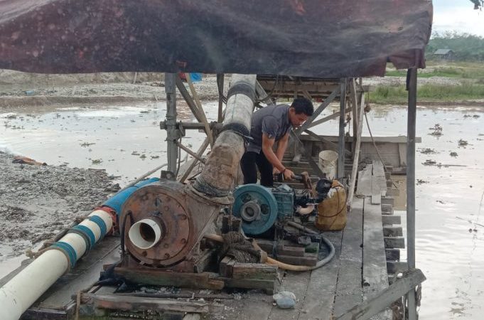 Polsek Kuantan Tengah Musnahkan Tiga Unit Rakit PETI di Desa Beringin Kuansing