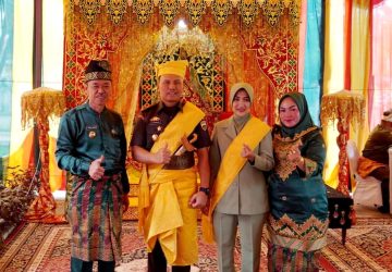 Kunker ke Rohil, Danrem 031 Wira Bima Terima Gelar Adat Datuk Panglimo Lelo Mudo Dari LAM Rohil