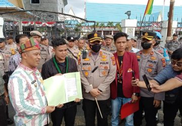 Mahasiswa Bengkalis Menggelar aksi Demo Didepan Kantor Bupati Bengkalis, Penolakan Kenaikan Harga BBM