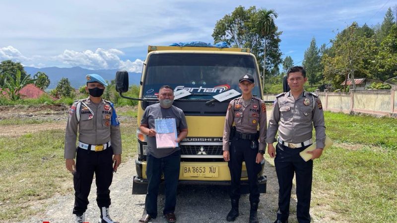 Bripka Debi Rusadi Berikan Pengayoman Dalam Baur Tilang Polres Kerinci Dengan Bijak