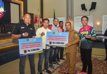 Peringati HAORNAS, Bupati Bengkalis Beri Penghargaan Empat Atlet Legend