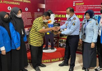 Bentuk Sinergitas Dengan Perguruan Tinggi, Lapas Kelas IIA Pekanbaru Lepas Mahasiswa Yang Selesai PKL