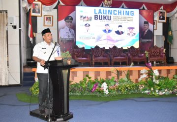 Diisi 57 Para Ulama, Pj Bupati Kampar Launching Buku Biografi Ulama dan Tokoh Kampar