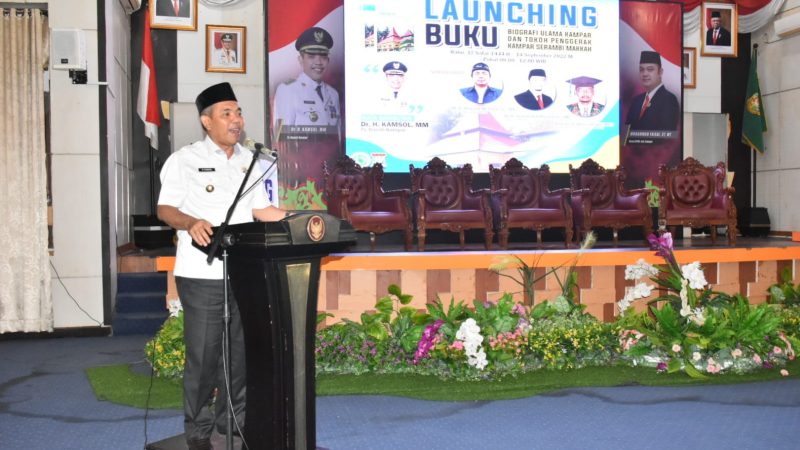 Diisi 57 Para Ulama, Pj Bupati Kampar Launching Buku Biografi Ulama dan Tokoh Kampar