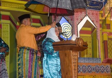 Sempat Diguyur Hujan, Bupati Kasmarni Buka MTQ Kecamatan Bathin Solapan