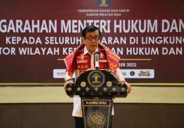 Kunjungi Bumi Lancang Kuning : Kemenkumham RI Yasonna Laoly, Berikan Penghargaan Kepada Jajanan Kanwil Kemenkumham Riau