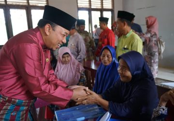 Wabup Husni Temui Para Lansia Belajar Tulis dan Baca