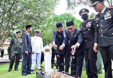 Dalam Rangka HUT TNI ke-77, Bupati Ikuti Upacara Ziarah Nasional
