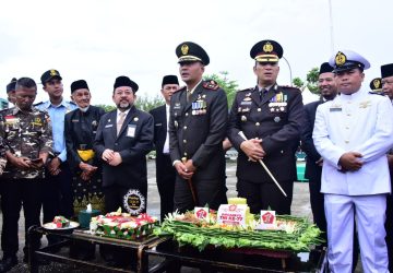 Bupati Bengkalis diwakili Sekretaris Daerah Bengkalis H. Bustami HY mengikuti upacara peringatan HUT TNI Ke-77