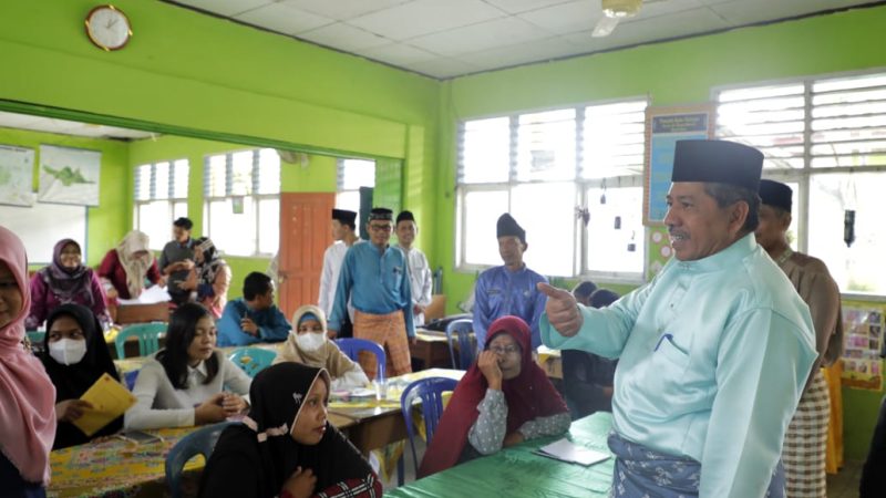 Bujang Kampung Lubuk Dalam Bupati Siak Kunjungi Sanggar Kegiatan Belajar Keaksaraan dan Keseta