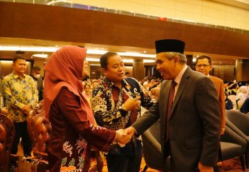 Penjabat Bupati Kampar Dr. H. Kamsol Hadiri Wisuda XI Ahli Madya dan Wisuda I Sarjana Terapan Polkam
